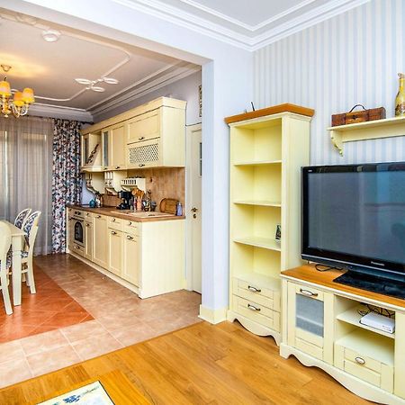 Апартаменты Central Shabby Chic Flat Close To Paid Parking Варна Экстерьер фото